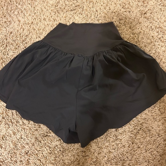 Gray flowy shorts - Picture 3 of 3